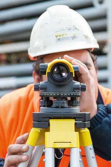Niwelator optyczny Leica NA524 – zestaw ze statywem i łatą